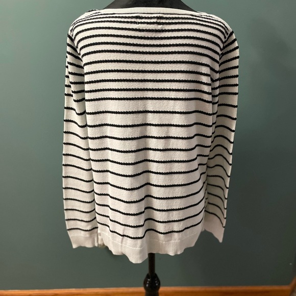 Black and white striped long sleeve - Picture 6 of 6